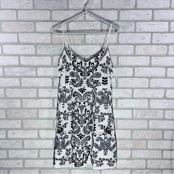 Savanna Jane Black and White Embroidered Sleeveless Mini Dress Size M - Picture 1 of 7